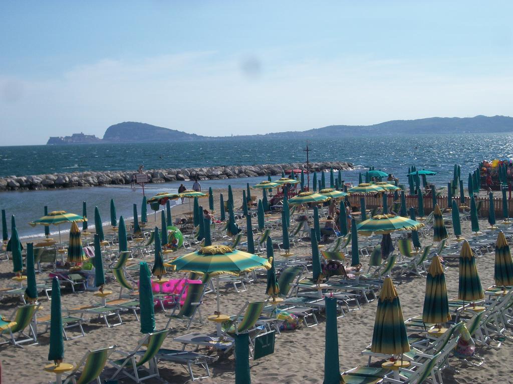 Il Girasole Formia Guesthouse Rooms Bagian luar foto