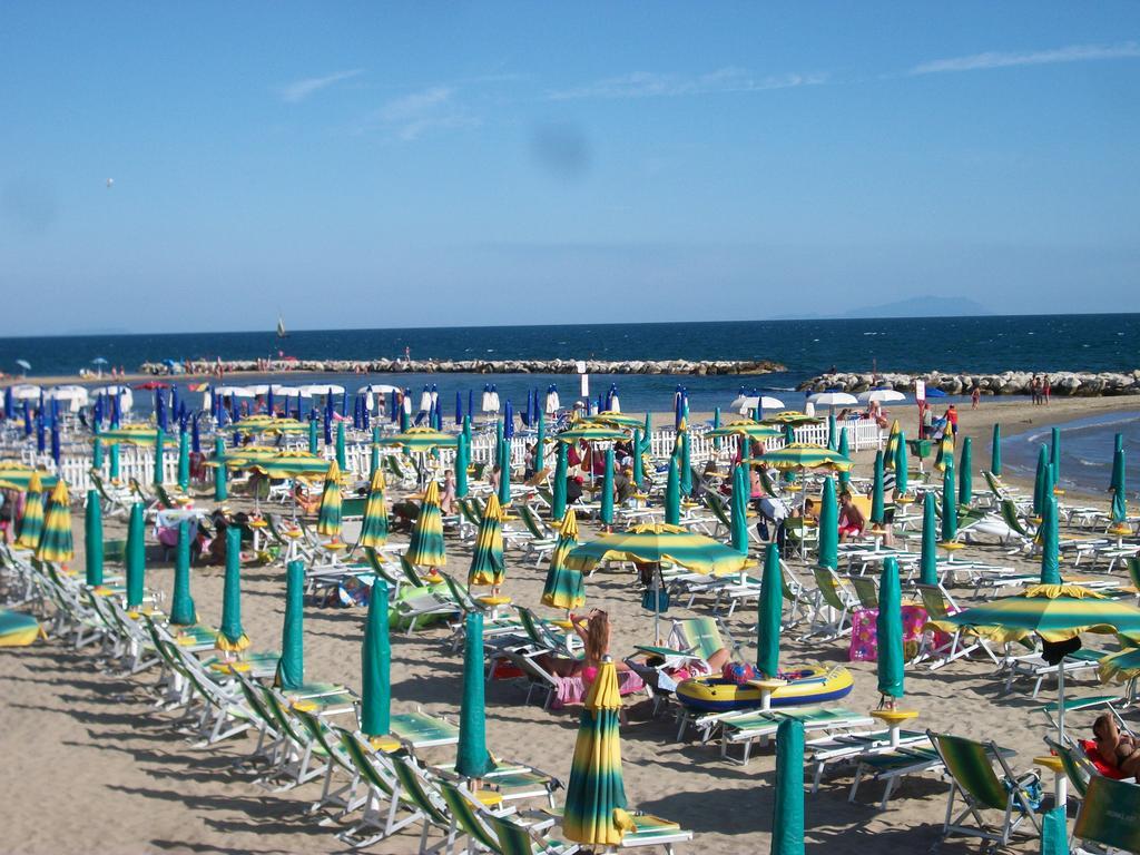 Il Girasole Formia Guesthouse Rooms Bagian luar foto
