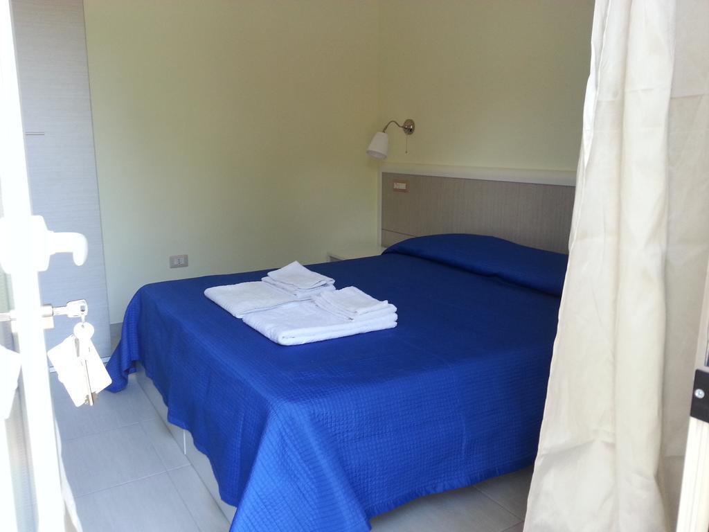Il Girasole Formia Guesthouse Rooms Bagian luar foto